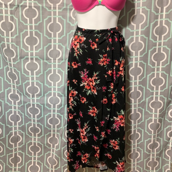 3/15🔥Floral black skirt - Picture 2 of 9